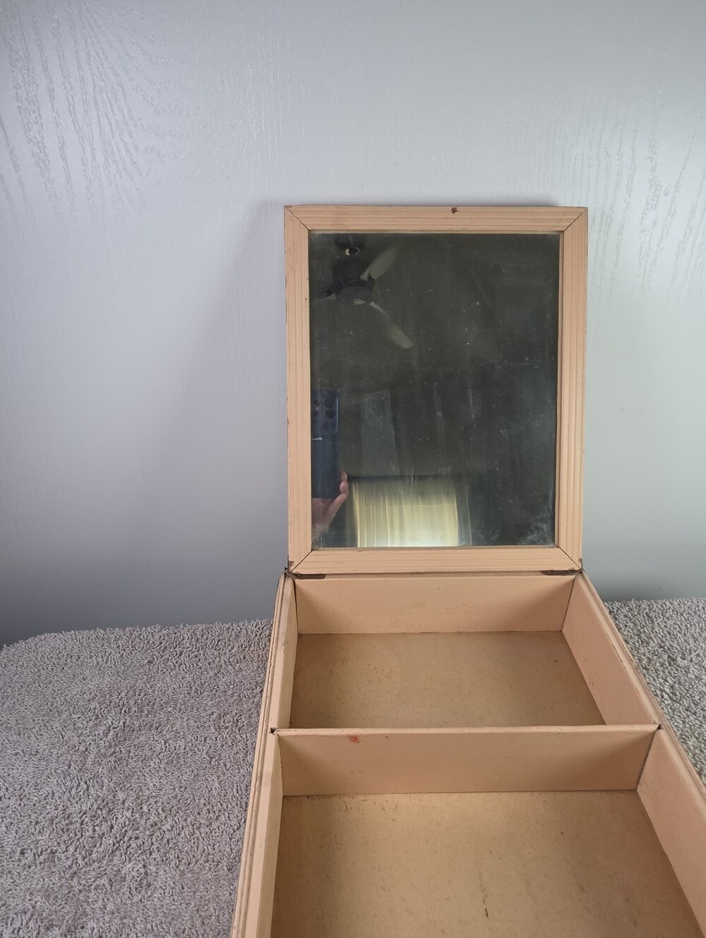Vintage Woodrn Vanity Box Hinged Lid And With An Inset Mirror - Picture 12 of 16